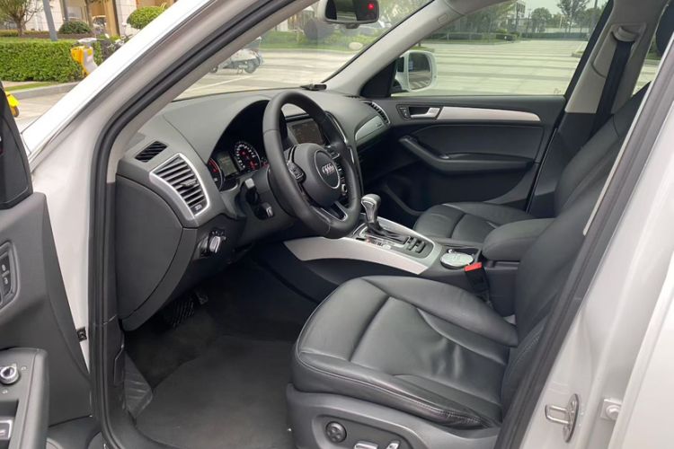 Used Audi Q5 2017 40 TFSI Technology Edition Interior 3
