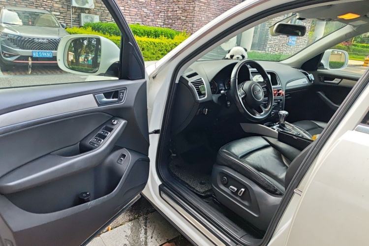 Used Audi Q5 2017 40 TFSI Ambition Edition Interior 3