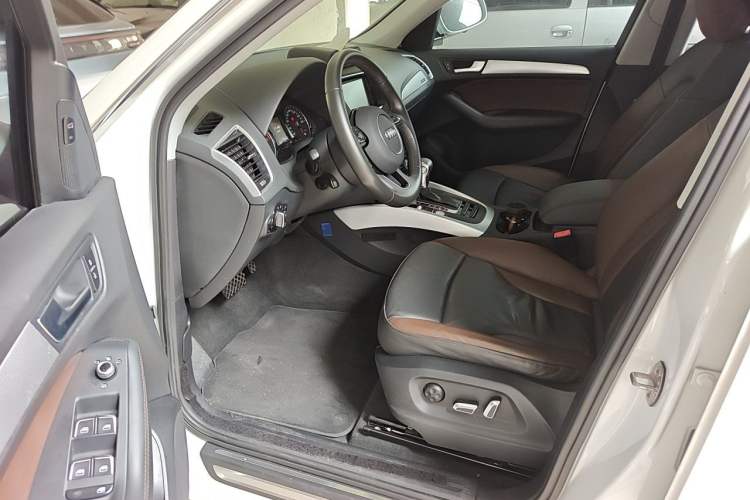 Used Audi Q5 2017 Plus 40 TFSI Technology Model Interior 3