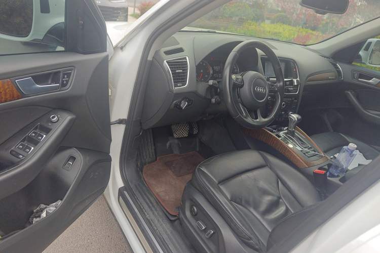 Used Audi Q5 2017 40 TFSI Technology Edition Interior 3