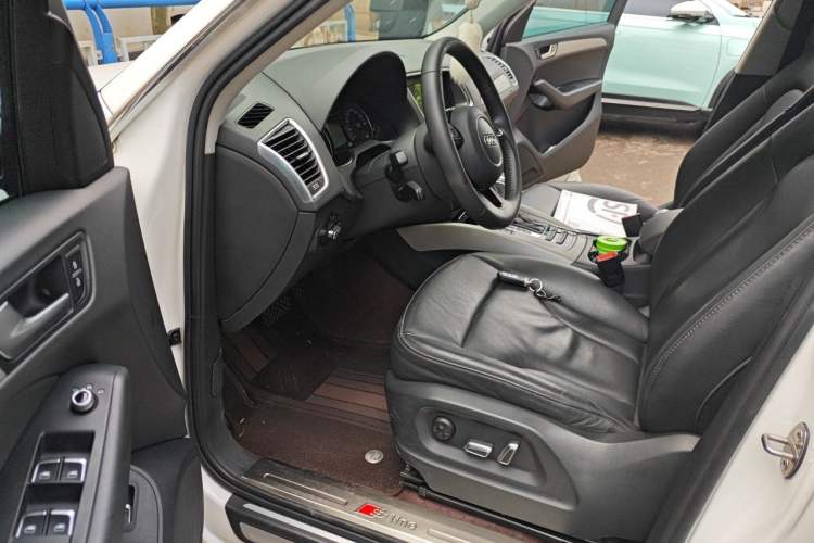 Used Audi Q5 2017 Plus 40 TFSI Ambition Model Interior 3