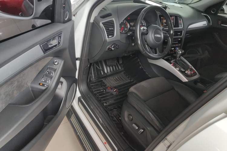 Used Audi Q5 2017 40 TFSI Dynamic Edition Interior 3