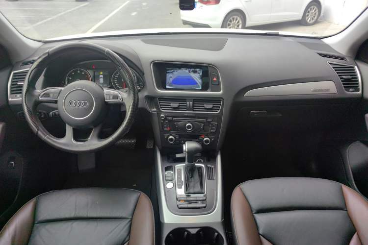 Used Audi Q5 2017 40 TFSI Technology Edition Interior 3