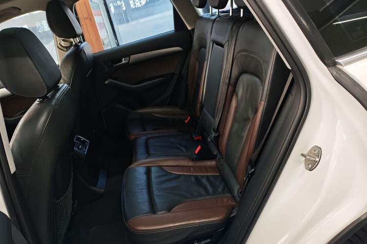 Used Audi Q5 2017 40 TFSI Technology Edition Interior 4