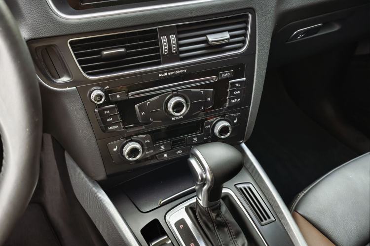 Used Audi Q5 2017 Plus 40 TFSI Technology Model Interior 4