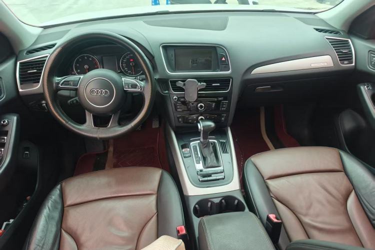 Used Audi Q5 2017 40 TFSI Ambition Edition Interior 4