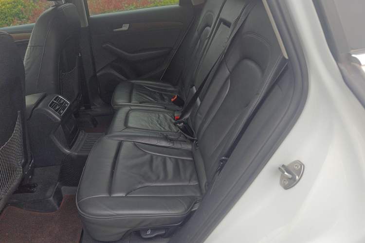 Used Audi Q5 2017 40 TFSI Technology Edition Interior 4