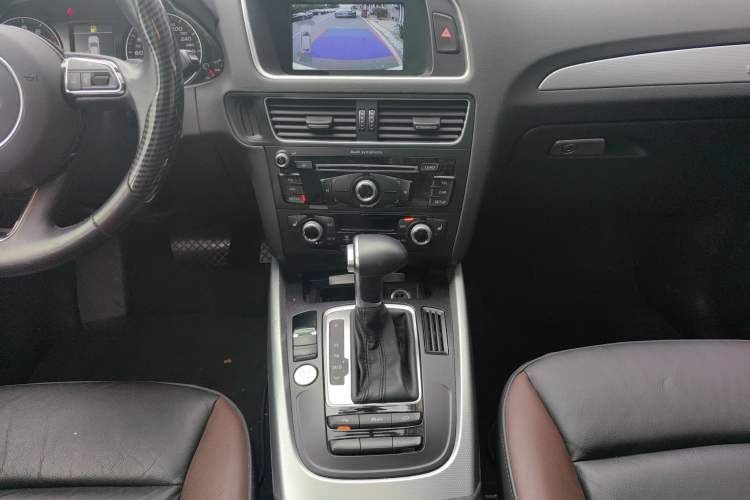Used Audi Q5 2017 40 TFSI Technology Edition Interior 4