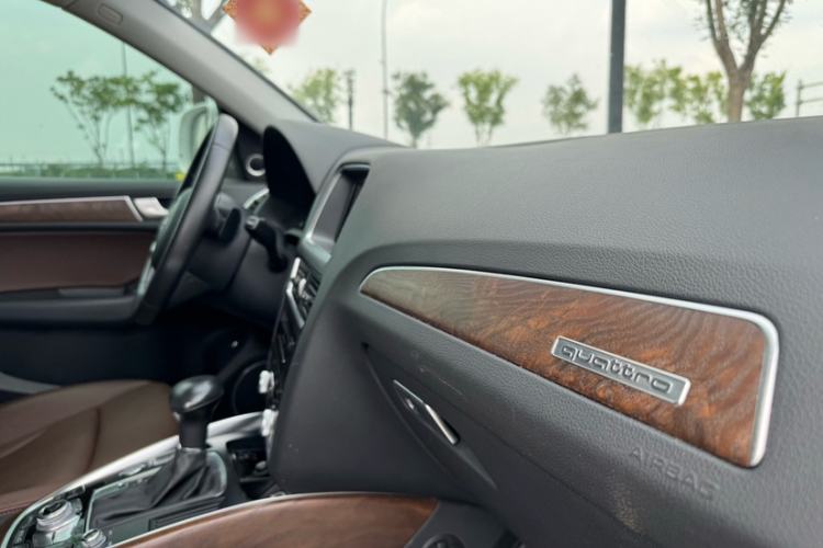 Used Audi Q5 2017 40 TFSI Comfort Model Interior 4