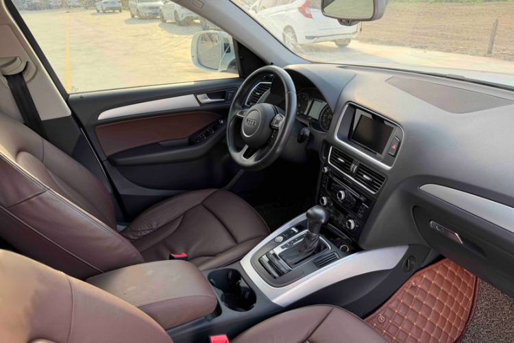 Used Audi Q5 2017 40 TFSI Technology Edition Interior 5