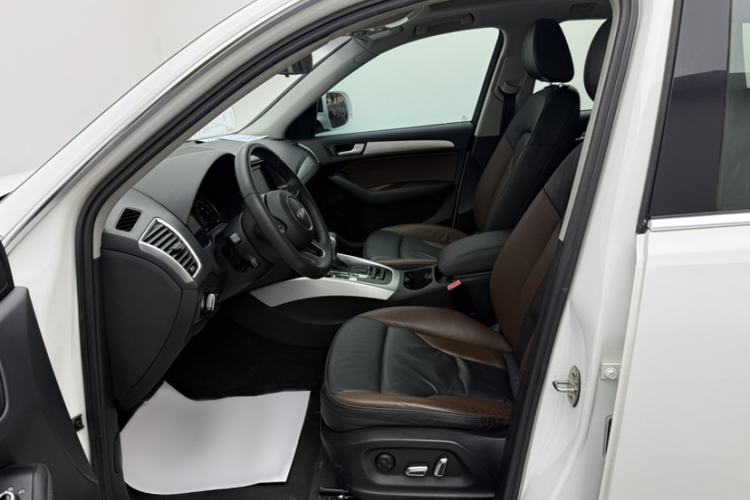 Used Audi Q5 2017 Plus 40 TFSI Technology Model Interior 5