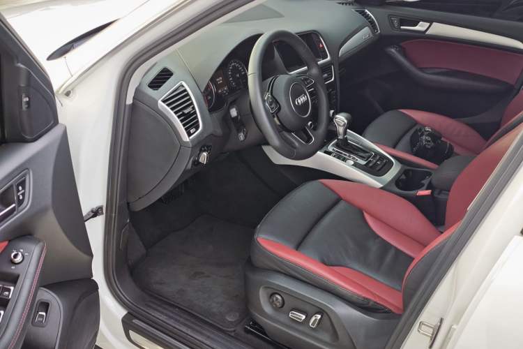 Used Audi Q5 2017 Plus 40 TFSI Technology Model Interior 5