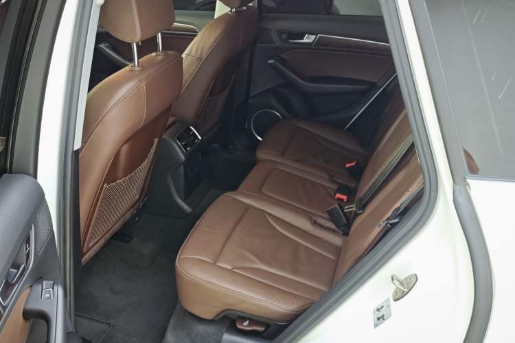Used Audi Q5 2017 40 TFSI Comfort Model Interior 5
