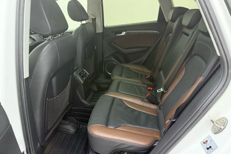 Used Audi Q5 2017 Plus 40 TFSI Comfort Model Interior 6