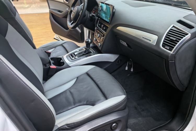 Used Audi Q5 2017 Plus 40 TFSI Technology Model Interior 6