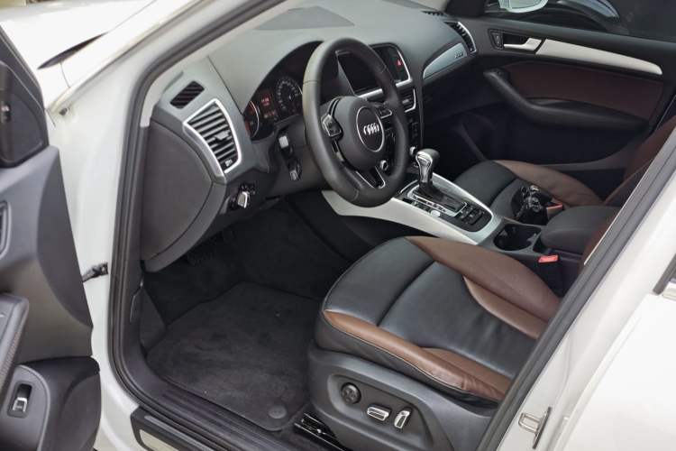 Used Audi Q5 2017 Plus 40 TFSI Technology Model Interior 6