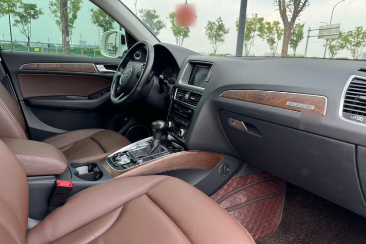 Used Audi Q5 2017 40 TFSI Comfort Model Interior 6