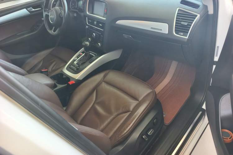 Used Audi Q5 2017 40 TFSI Technology Edition Interior 7