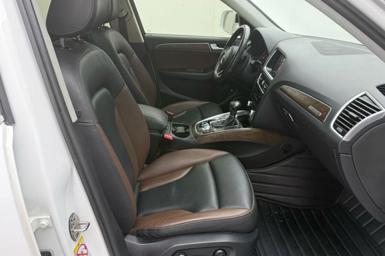 Used Audi Q5 2017 Plus 40 TFSI Comfort Model Interior 7