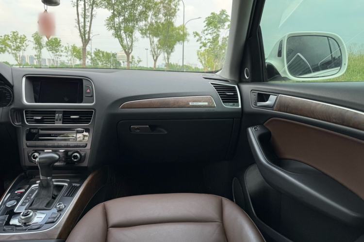 Used Audi Q5 2017 40 TFSI Comfort Model Interior 7
