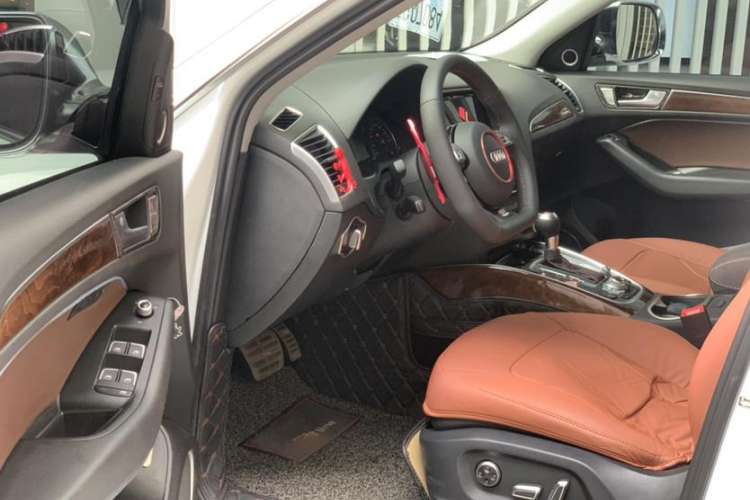 Used Audi Q5 2017 40 TFSI Comfort Model Interior 8