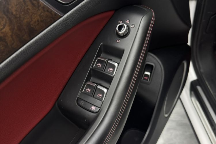 Used Audi Q5 2017 Plus 40 TFSI Comfort Model Interior 8