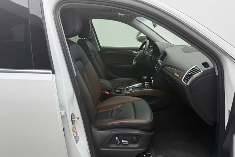 Used Audi Q5 2017 40 TFSI Comfort Model Interior 8