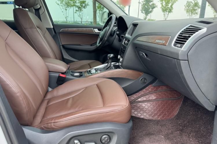 Used Audi Q5 2017 40 TFSI Comfort Model Interior 8