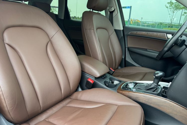 Used Audi Q5 2017 40 TFSI Comfort Model Interior 9