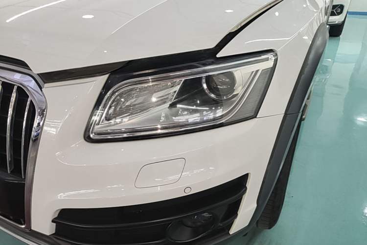 Used Audi Q5 2017 Plus 40 TFSI Technology Model Left Front Headlight