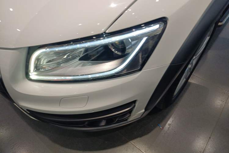 Used Audi Q5 2017 Plus 40 TFSI Technology Model Left Front Headlight