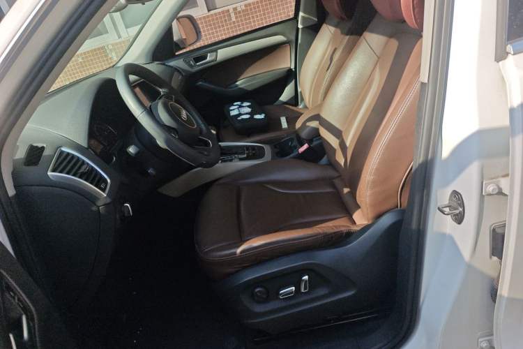 Used Audi Q5 2017 Plus 40 TFSI Ambition Model Left Front Seat