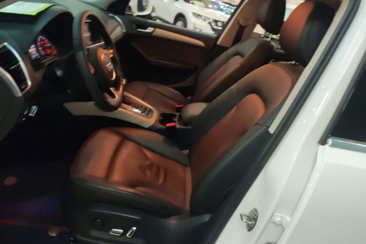 Used Audi Q5 2017 Plus 40 TFSI Ambition Model Left Front Seat