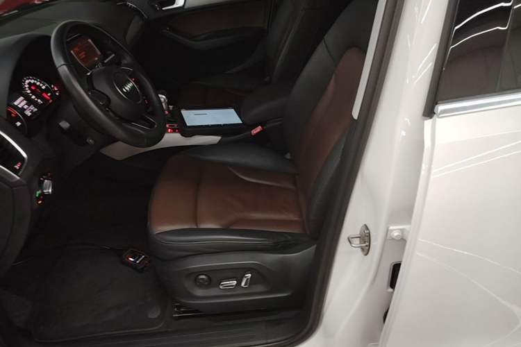 Used Audi Q5 2017 Plus 40 TFSI Ambition Model Left Front Seat