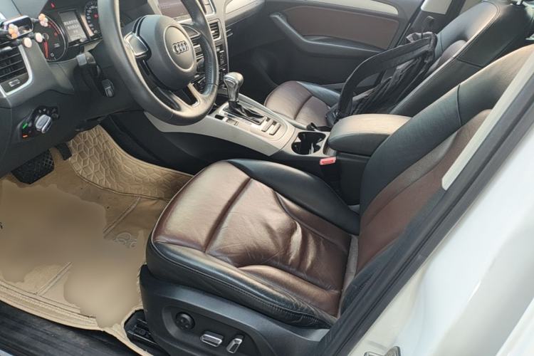 Used Audi Q5 2017 Plus 40 TFSI Ambition Model Left Front Seat