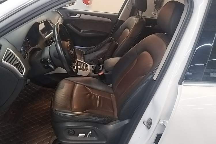 Used Audi Q5 2017 40 TFSI Ambition Edition Left Front Seat