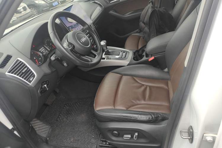 Used Audi Q5 2017 Plus 40 TFSI Ambition Model Left Front Seat