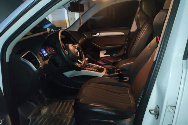 Used Audi Q5 2017 40 TFSI Ambition Edition Left Front Seat