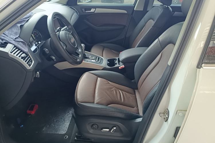 Used Audi Q5 2017 Plus 40 TFSI Ambition Model Left Front Seat
