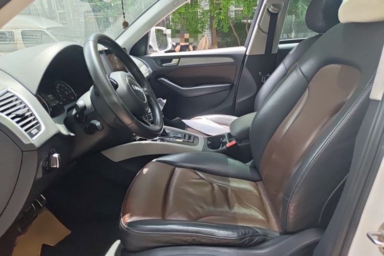 Used Audi Q5 2017 Plus 40 TFSI Ambition Model Left Front Seat