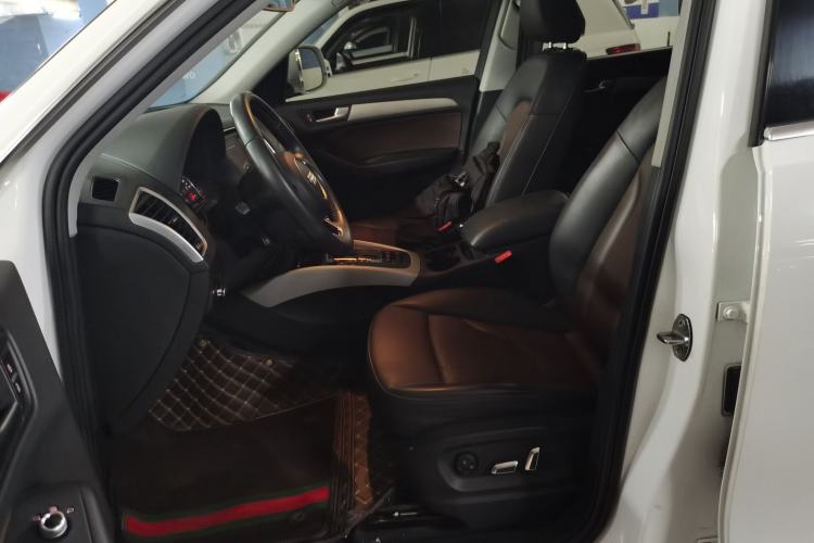 Used Audi Q5 2017 Plus 40 TFSI Ambition Model Left Front Seat