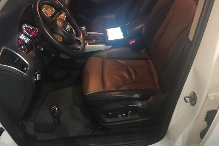 Used Audi Q5 2017 Plus 40 TFSI Ambition Model Left Front Seat