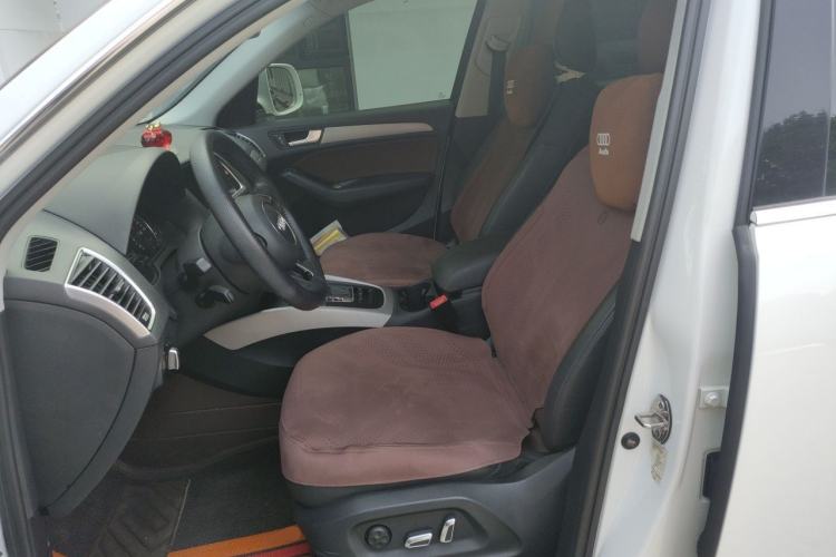 Used Audi Q5 2017 Plus 40 TFSI Ambition Model Left Front Seat
