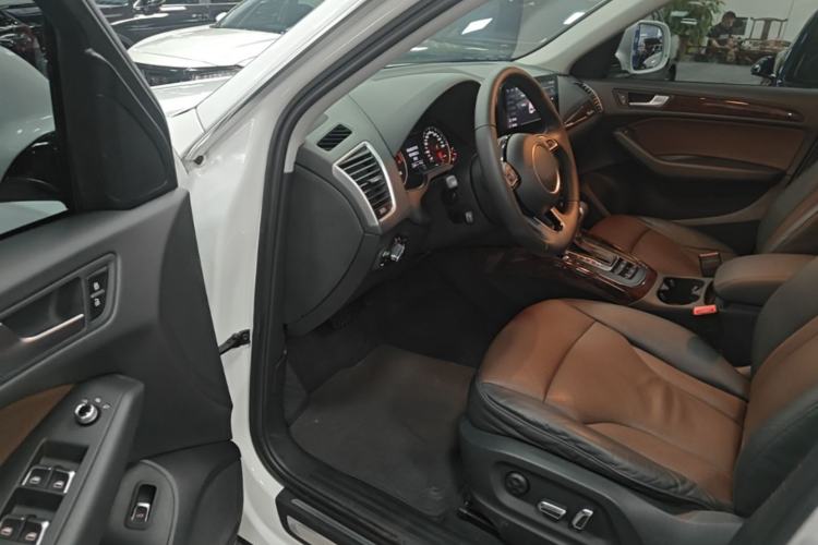 Used Audi Q5 2017 40 TFSI Ambition Edition Left Front Seat