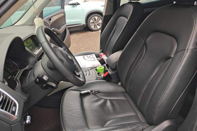Used Audi Q5 2017 Plus 40 TFSI Ambition Model Left Front Seat