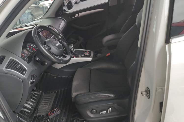 Used Audi Q5 2017 40 TFSI Dynamic Edition Left Front Seat
