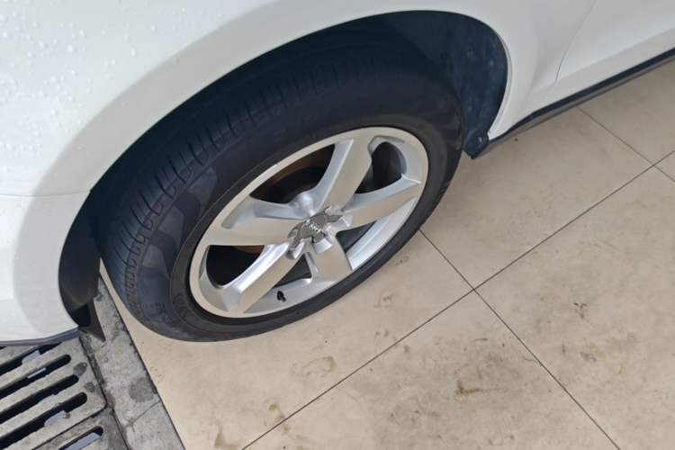 Used Audi Q5 2017 40 TFSI Ambition Edition Left Front Wheel Hub