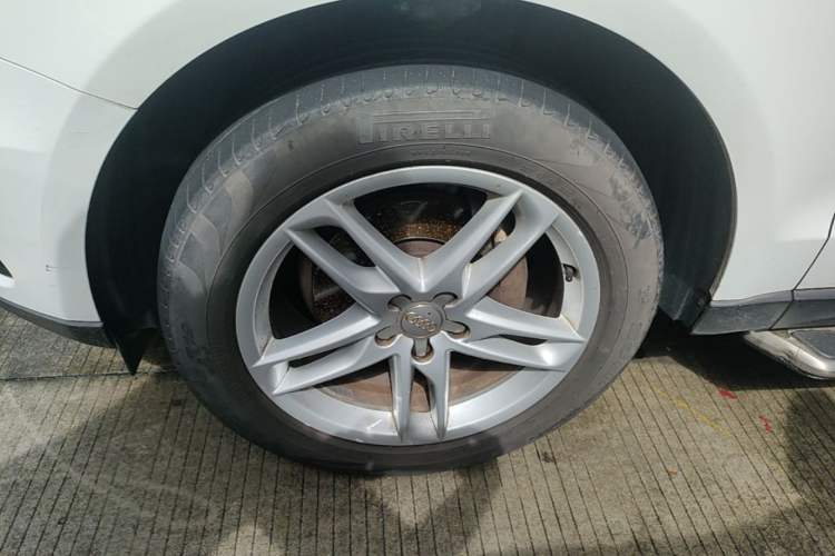 Used Audi Q5 2017 40 TFSI Technology Edition Left Front Wheel Hub
