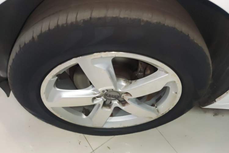 Used Audi Q5 2017 Plus 40 TFSI Ambition Model Left Front Wheel Hub