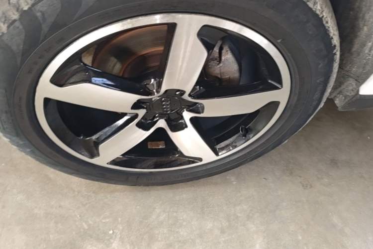 Used Audi Q5 2017 40 TFSI Ambition Edition Left Front Wheel Hub